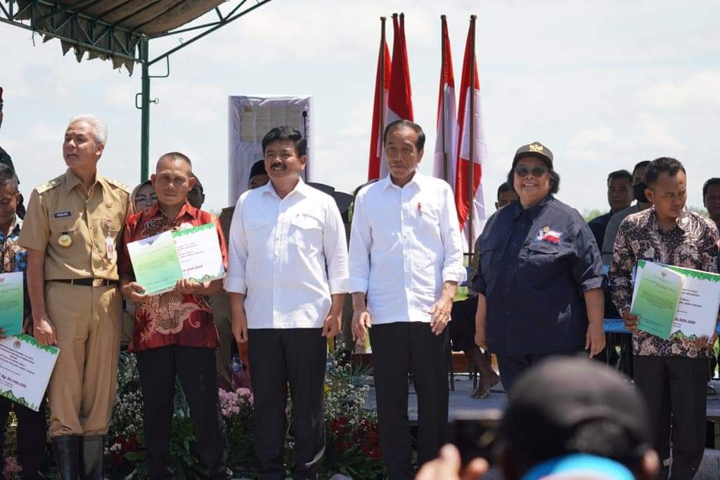 Presiden Joko Widodo Serahkan SK Perhutanan Sosial