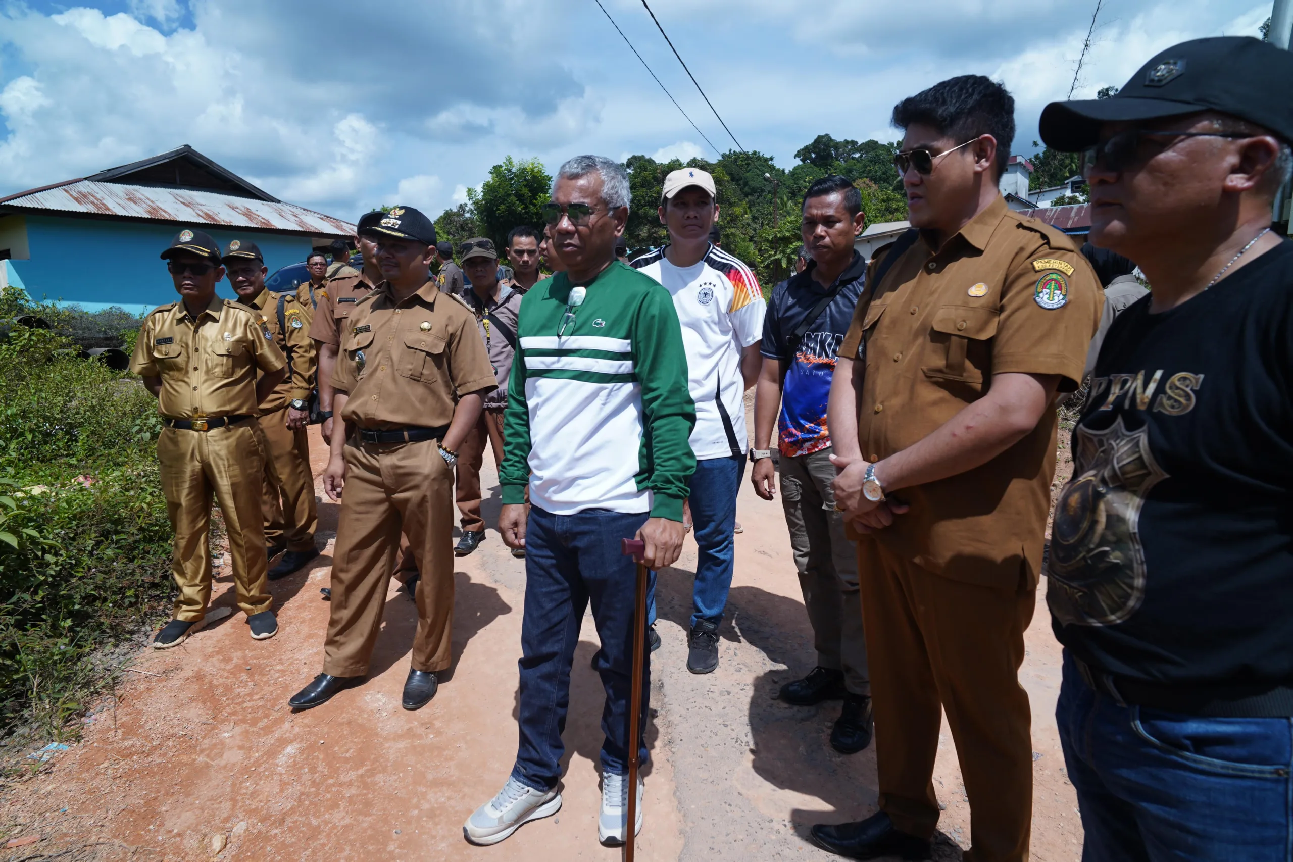 Tinjau Progres Jalan CSR, Bupati : Jalan Jelai Hulu Sebelumnya Sangat Memprihatinkan