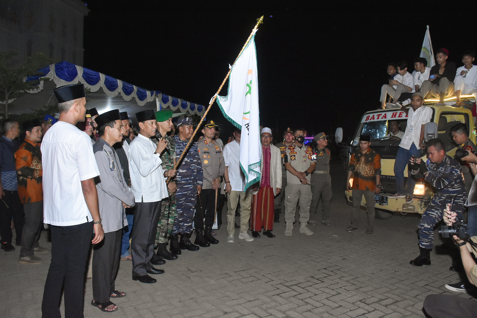 LEPAS PAWAI TAKBIR KELILING IDUL FITRI, FARHAN HARAP PESERTA TAKBIR TERTIB LALU LINTAS