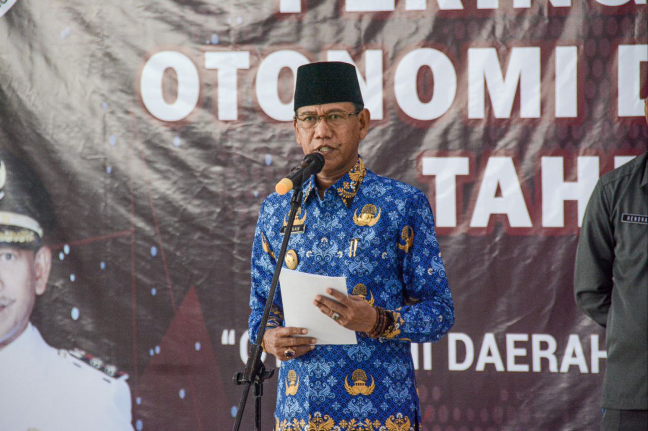 PIMPIN UPACARA HUT OTDA, WABUP FARHAN BACAKAN PIDATO GUBERNUR KALBAR
