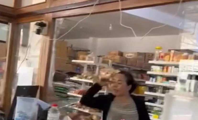 Aksi Amuk Perempuan ASN Ketapang: Video Viral Pecahkan Kaca Toko dengan Potongan Kayu!